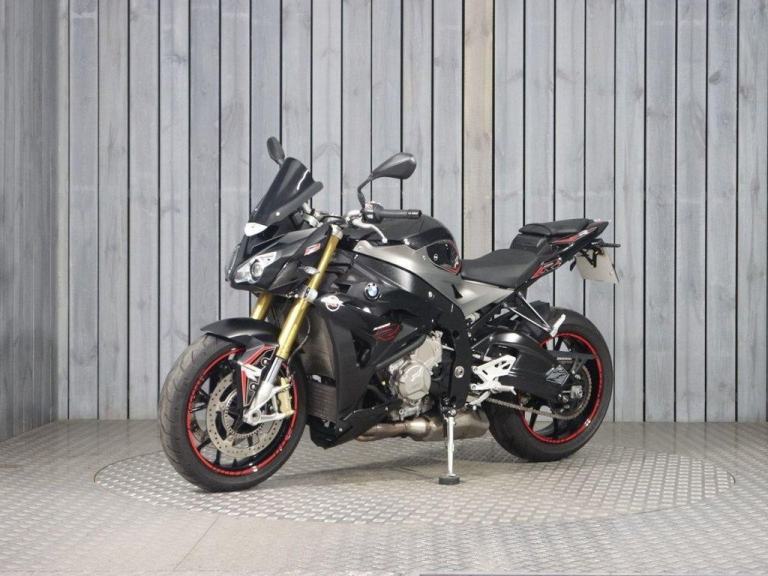 2016 11 BMW S 1000 R