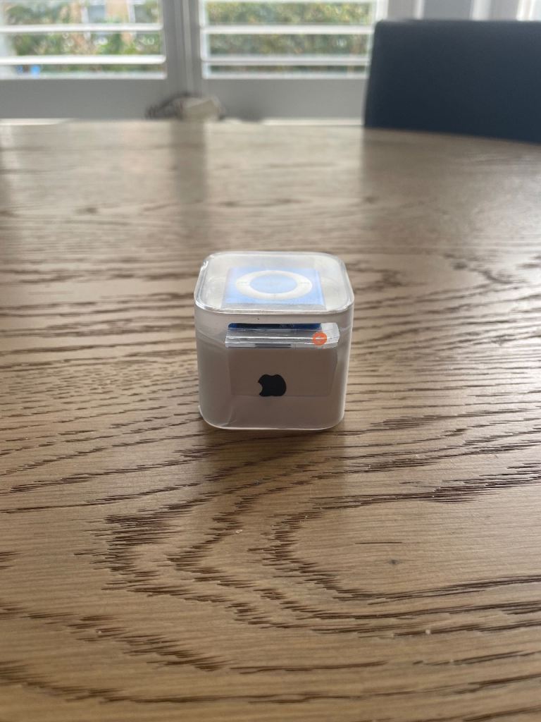 Apple iPod Shuffle Blue – As Good As New