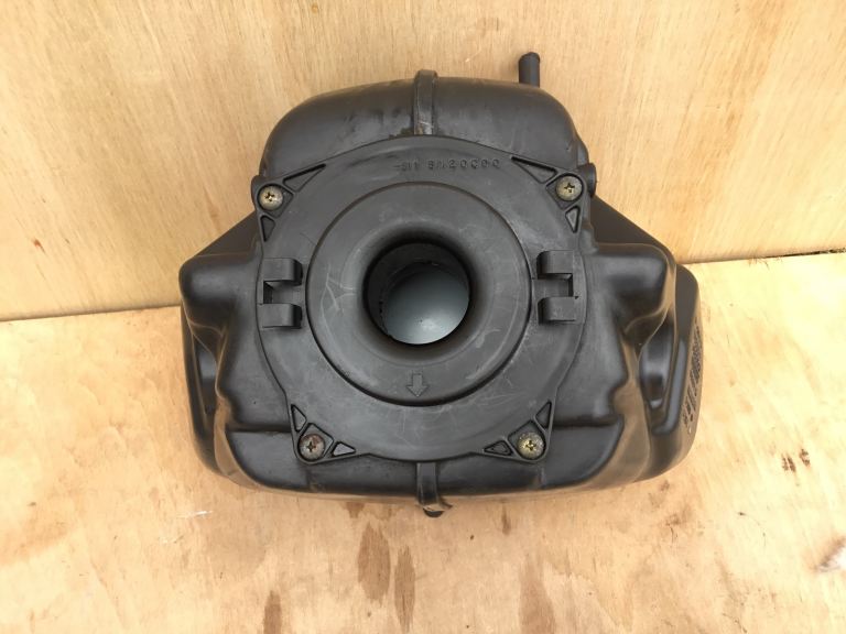 Suzuki GSX600FX 1999 air box