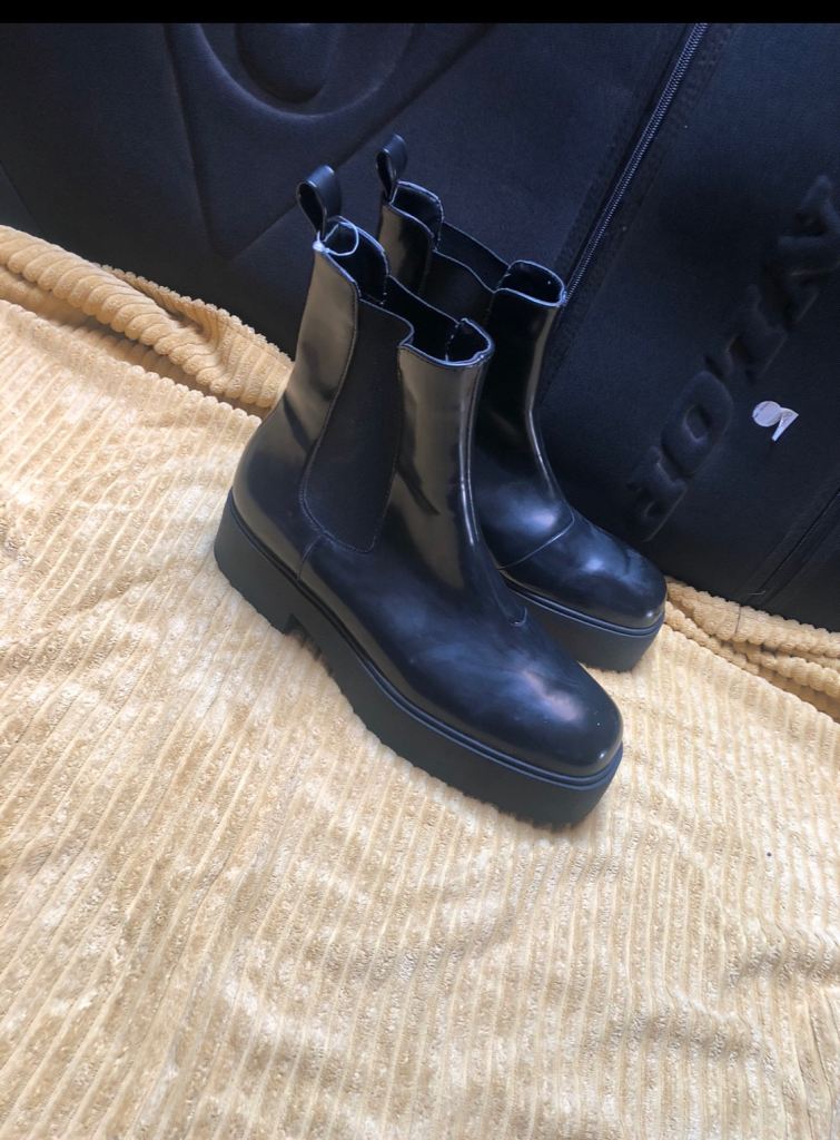 Black boots 