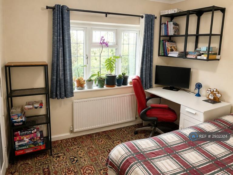 1 bedroom in Great Cambridge Road, Enfield, EN1 (#2932324)
