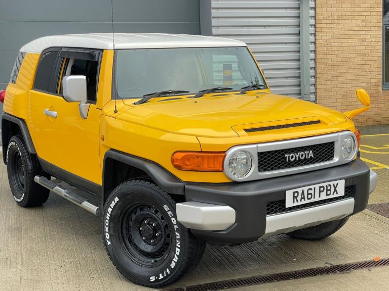 2011 Toyota FJ Cruiser FJ CRUISER FJ40 MODERN DAY LANDCRUISER  4x4 Petrol Automatic