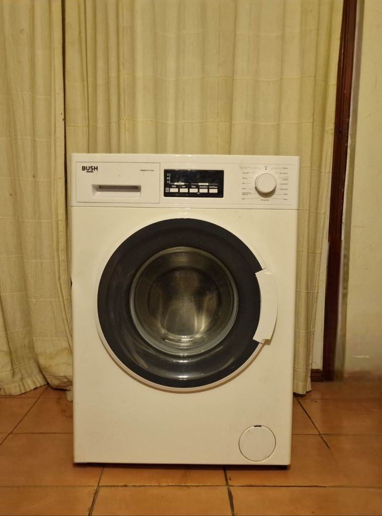 Bush washing machine 7kg E01 error code...as new...hardly used