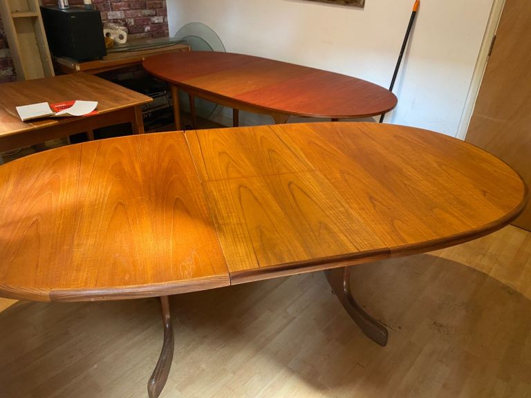 A MID-CENTURY G-PLAN FRESCO 6/8 SEATER EXTENDING DINING TABLE EXCELLENT ORIGINAL CONDITION ,DELIVERY