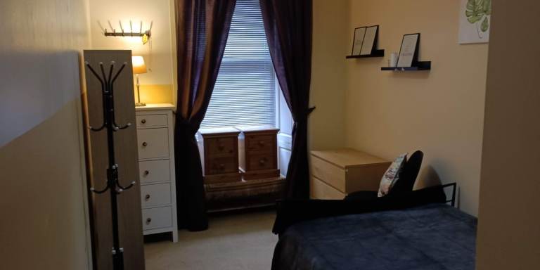 Bright Spacious Flat, Maritime street Shore area Leith.