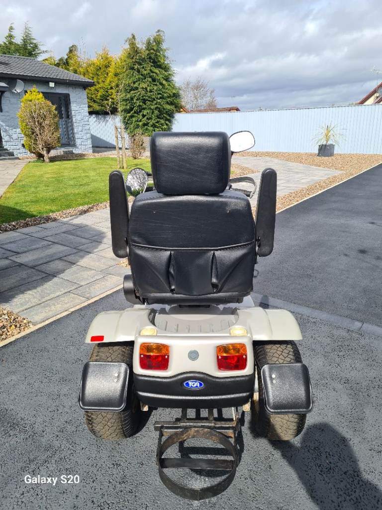Xtra large mobility scooter with golf bag holder can deliver today 