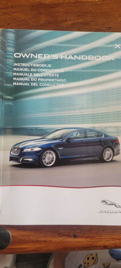 Jaguar xf hand book 