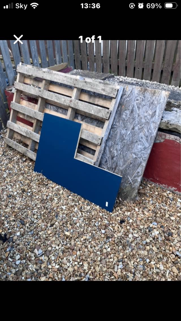 FREE PALLET AND WOOD