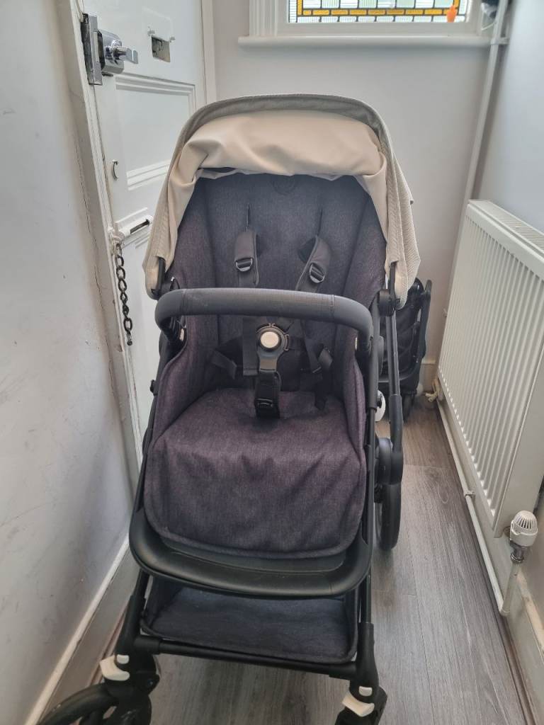 Bugaboo fox 2. Includes seat/ bassinet/ 2 hood covers and high performance rain cover