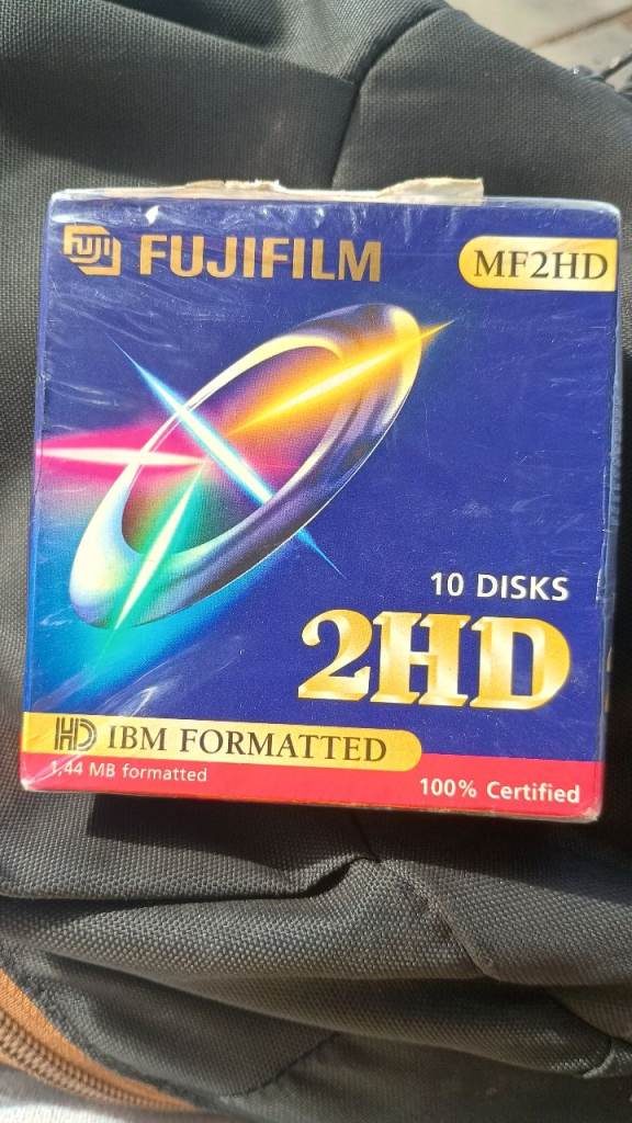 Fujifilm MF2HD 3.5in - 10 Disks 2HD IBM Formatted Floppy Disks computer ...