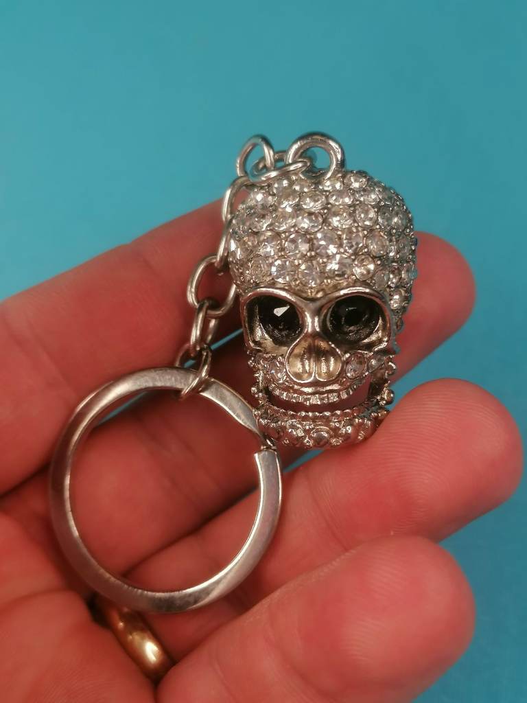 Brand new, Skull Keychain with Cubic Zirconia Rhinestones