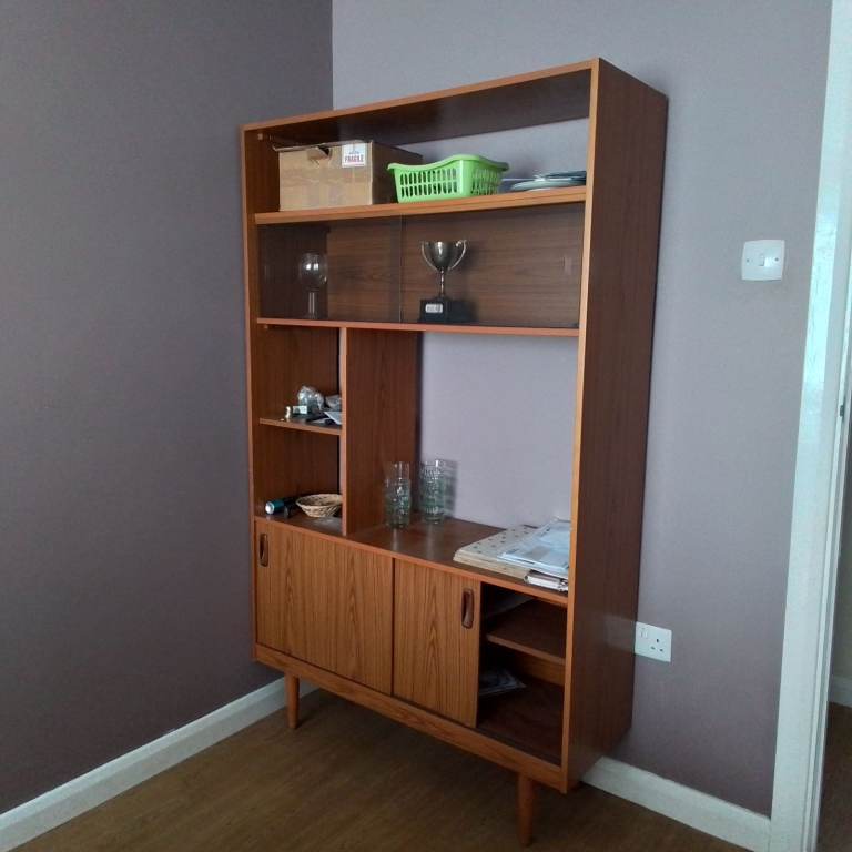 Wooden Bookcase / Display Unit with Cupboard – Good Condition