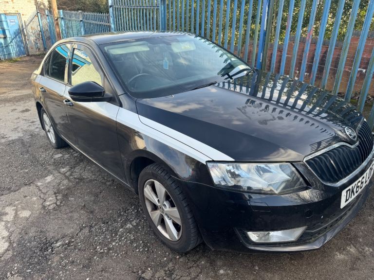 SKODA OCTAVIA III 2013-17 GENUINE  complete FRONT BUMPER breaking car 