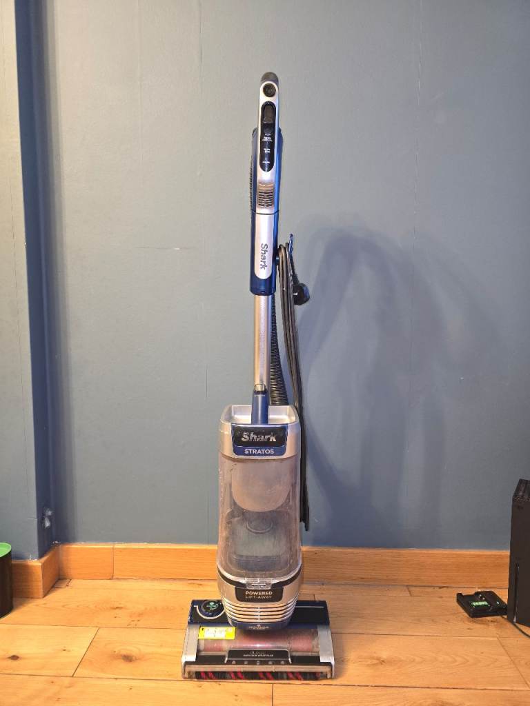 Shark Stratos Pet Pro Anti Hair Wrap Plus Anti-Odour XL Upright Vacuum AZ3000UKT