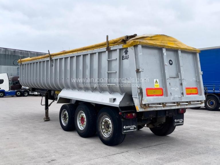 FRUEHAUF BULK TIPPING TRAILER 