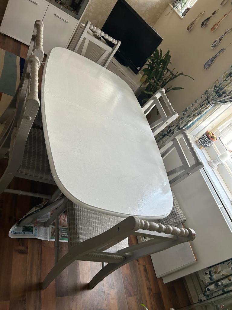 Free delivery of white dining table for sale 