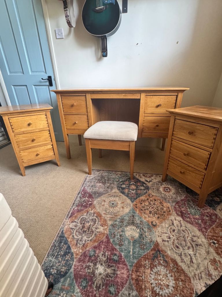 Willis & Gambier Spirit Solid Oak Dressing Table Set + 2 Bedside Cabinets £350 ONO