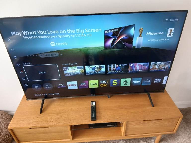 HISENSE 55" SMART TV, AS NEW, FREELY.