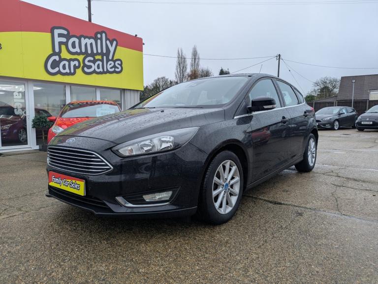 FORD FOCUS 1.6 TITANIUM AUTOMATIC SUPER LOW MILEAGE FULL HISTORY NEW CAMBELT KIT