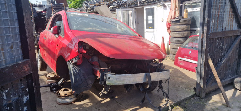 Corsa D 3 door for breaking in red