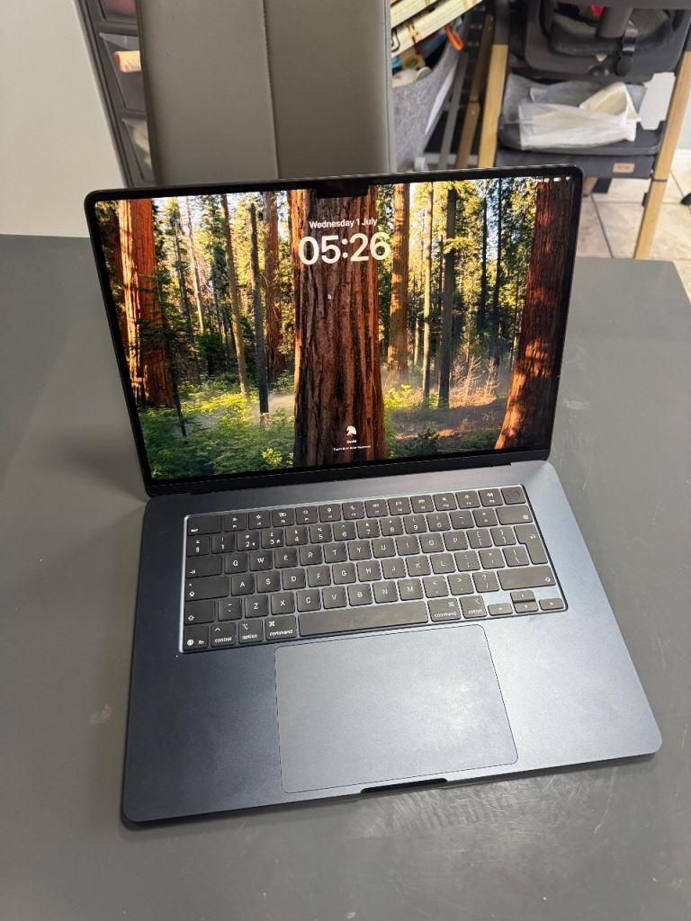 MacBook Air 15” M4 – 16GB / 256GB SSD (Silver) – With Box | in