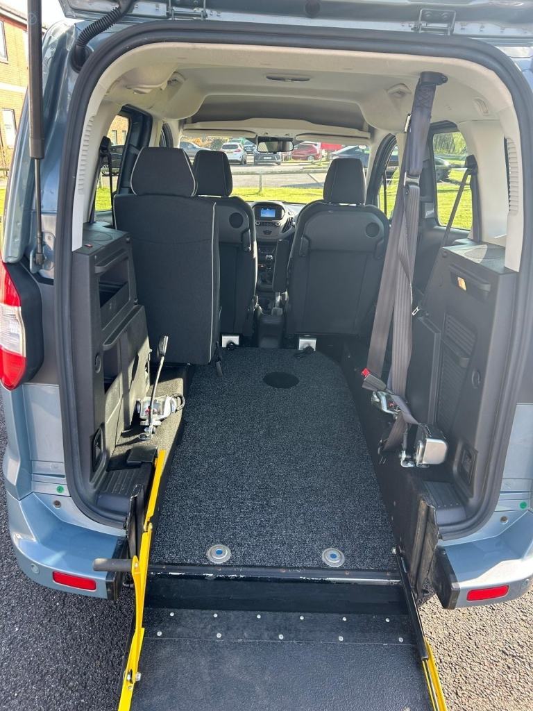 Ford Tourneo Courier 1.5 TDCi Zetec Wheelchair Access