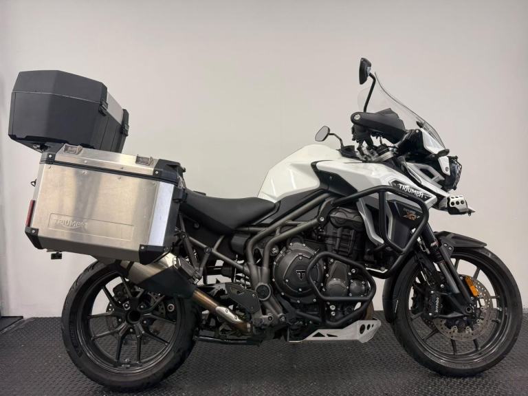 TRIUMPH TIGER EXPLORER XRT ** FULL TRIUMPH LUGGAGE- HEATED SEAT - SPOT LIGHTS **