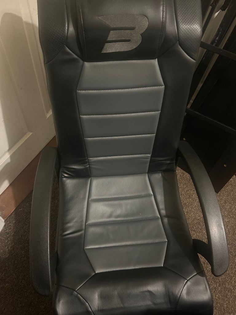 Gaming chair 