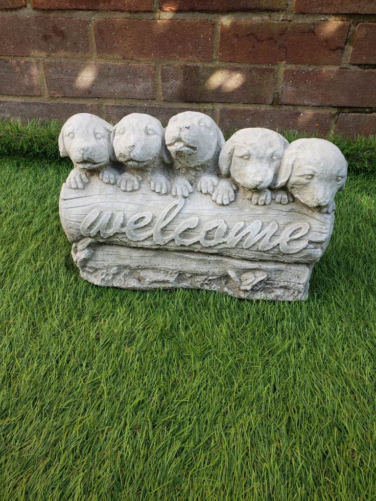 Puppy welcome stone garden ornament