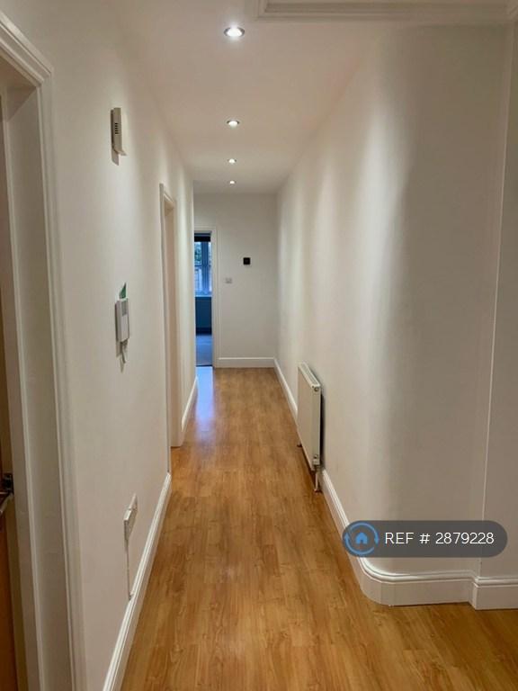 2 bedroom flat in Park Road, London, N14 (2 bed) (#2879228)