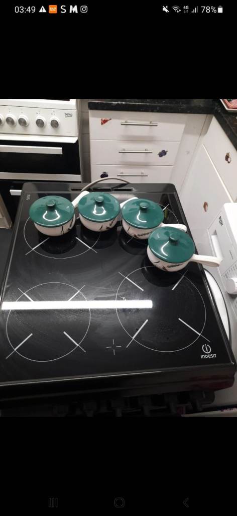 Set of 4 Ceramic oven Casserole with Lids 10cm