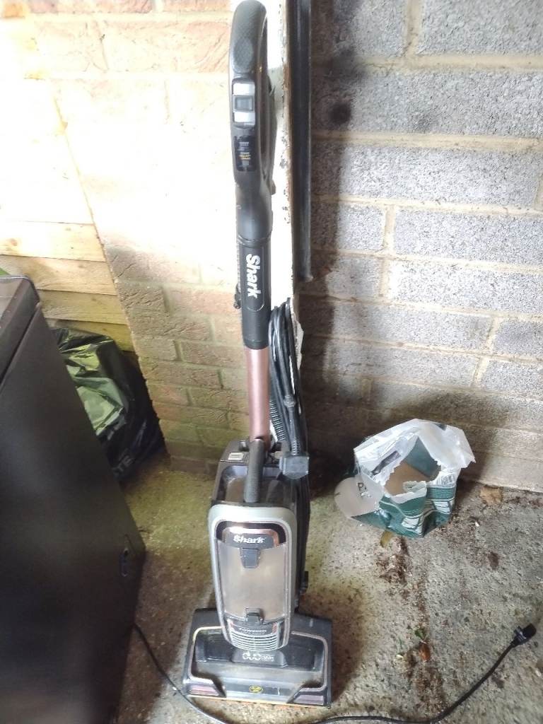 Shark duo upright vacuum cleaner with tools and rotary floor head good working order 