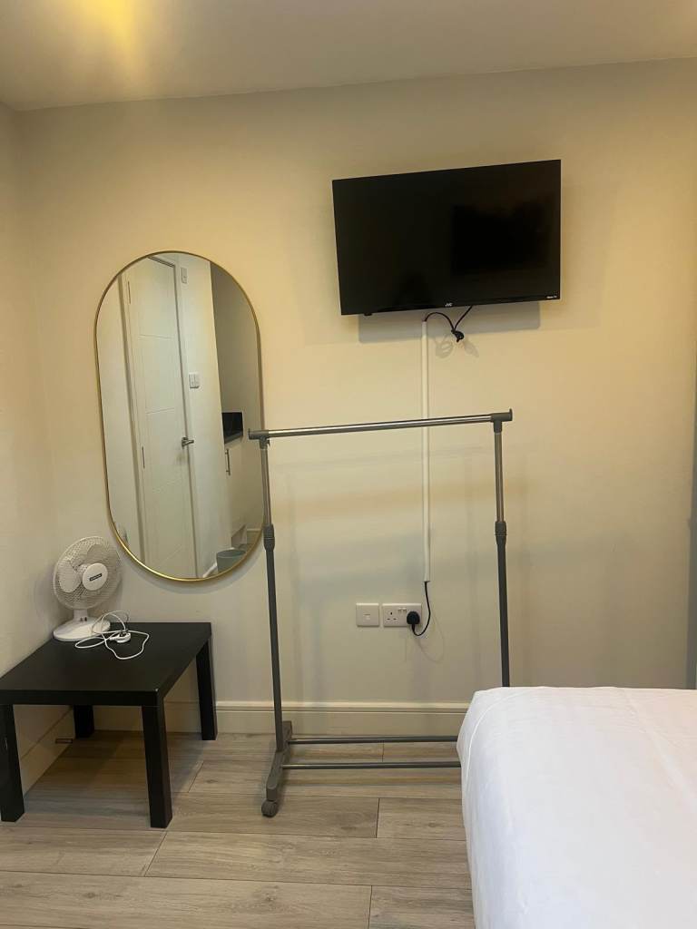 Clean Private Room (Shared Kitchen) – Fantastic SE17 Location – SE17