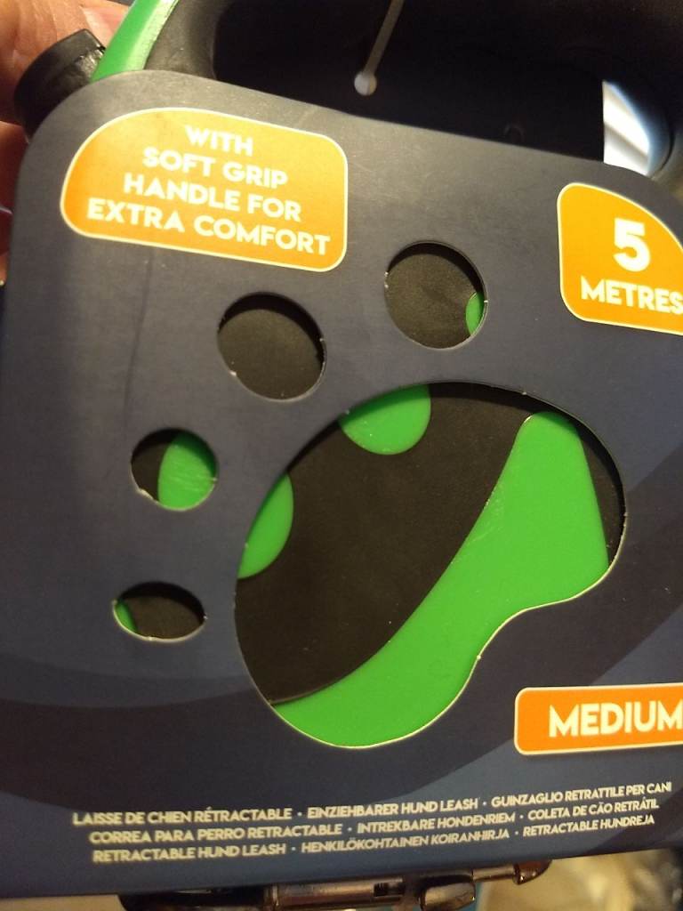 Retractable dog lead. Pet pro essential. 5 metres. NEW