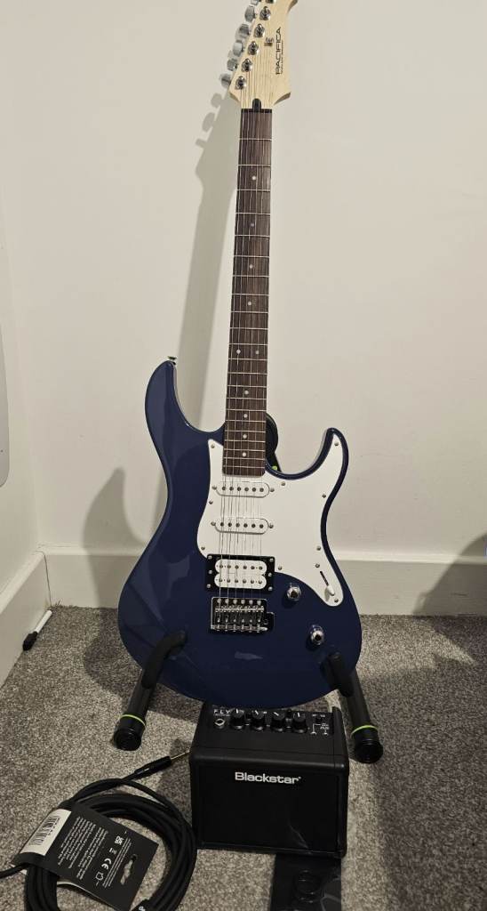 Mint Condition Yamaha Pacifica 112V Complete Guitar & Recording Bundle