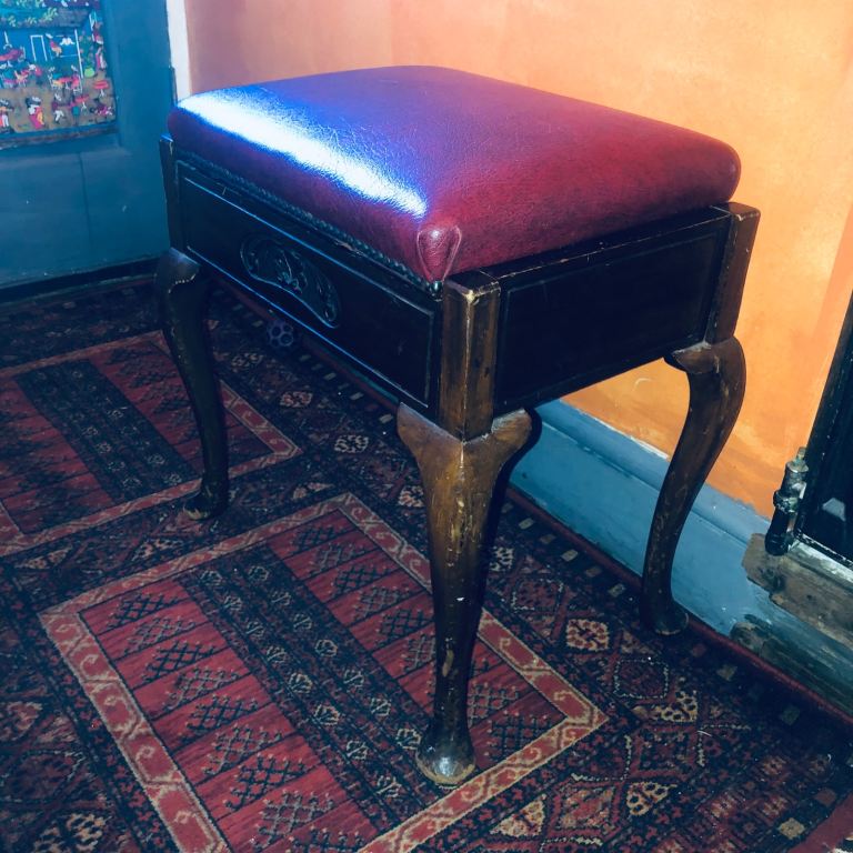 Antique Victorian Piano Stool , No Storage under seat Queen Anne Legs