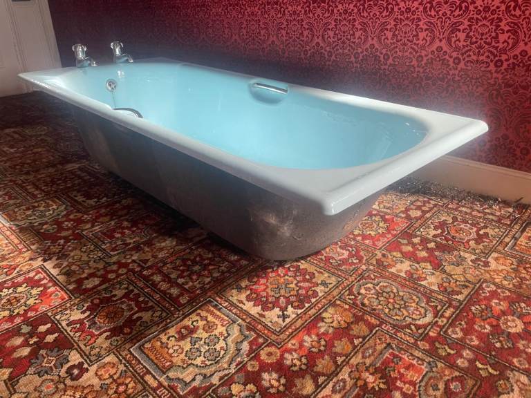 Cast iron bath