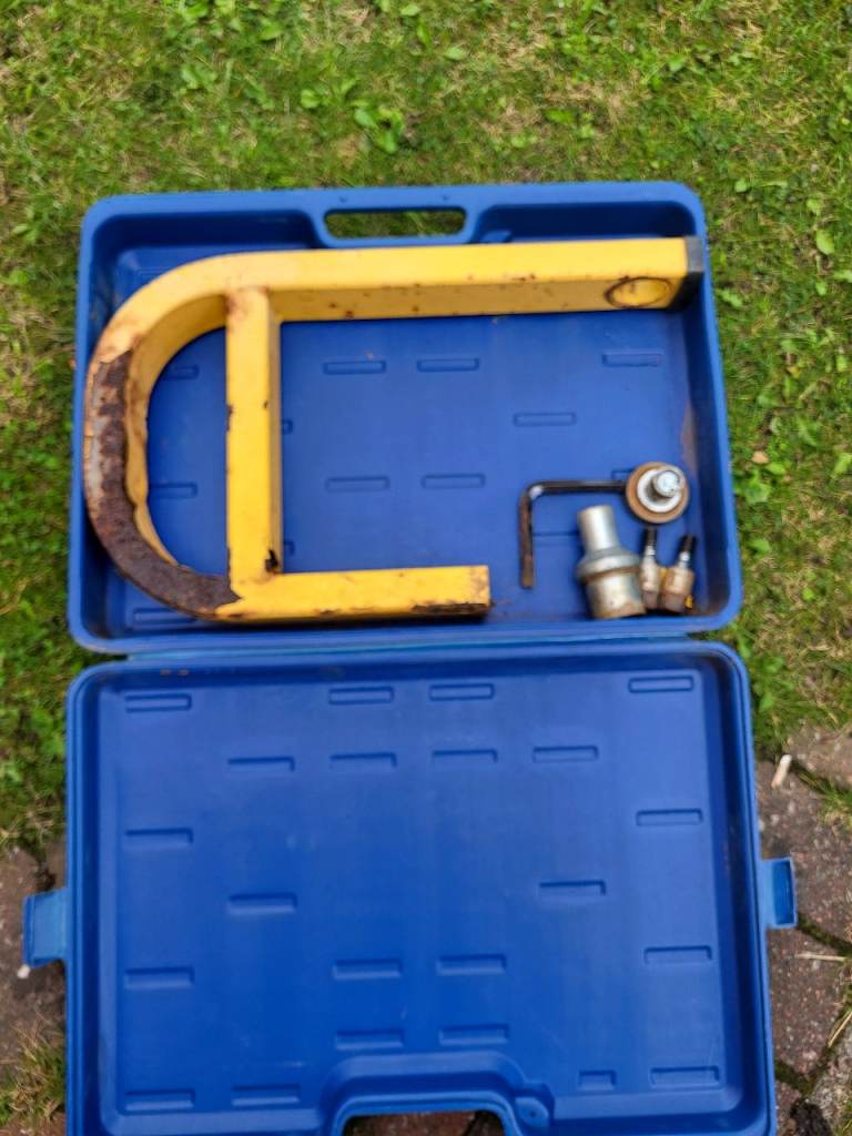 Strong hold caravan wheel lock