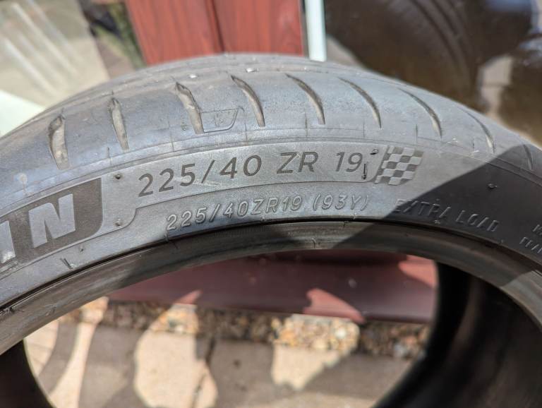 Michelin Pilot 4S Tyre