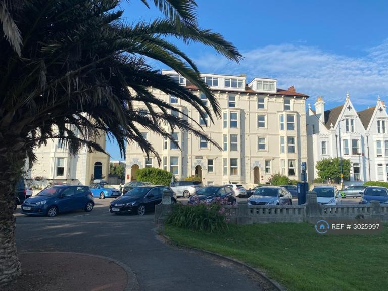 1 bedroom flat in Balmoral Court, Southsea, PO5 (1 bed) (#3025997)