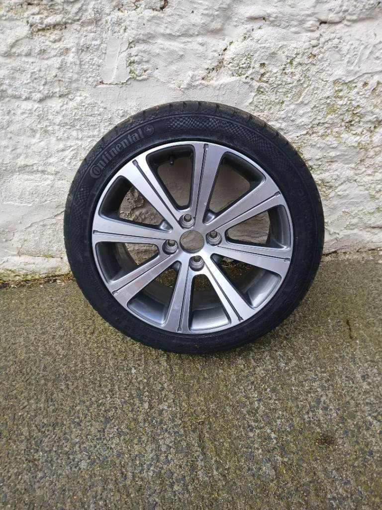 Alloy wheel and tyre