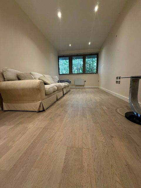 1 bedroom Apartment to Rent in Leatherhead