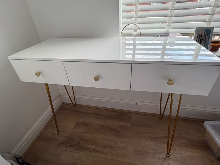 White Desk