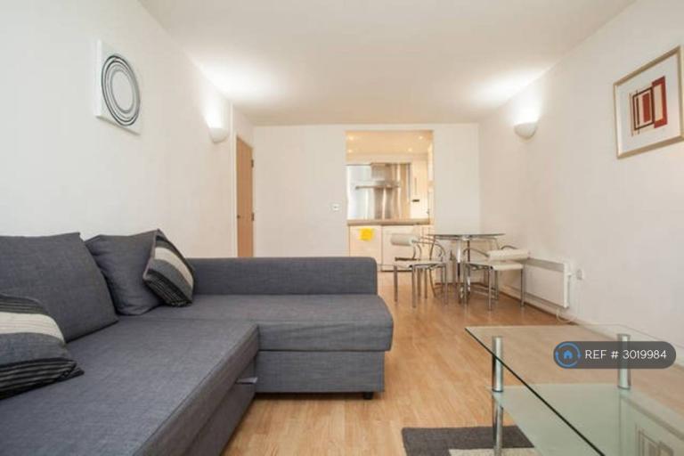 2 bedroom flat in Gainsborough House, London, E14 (2 bed) (#3019984)