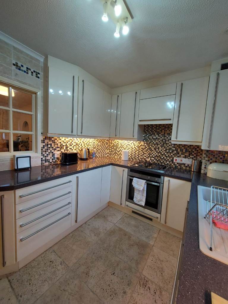 Double bed in HMO - Furnished