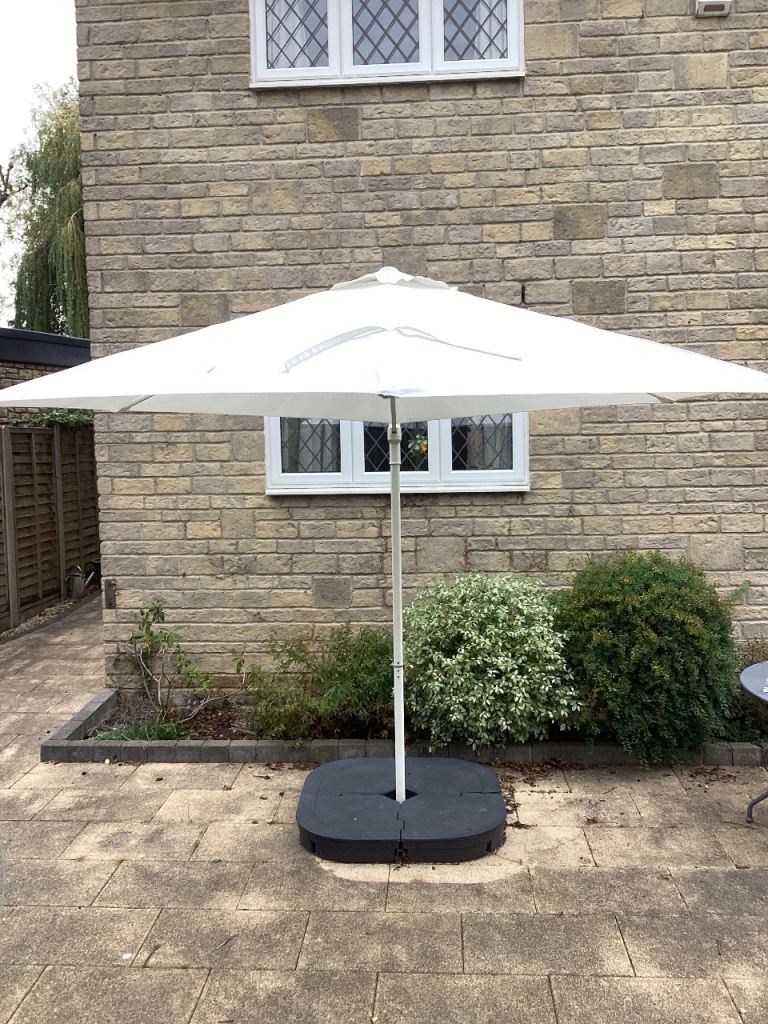 White Garden Parasol with Base – Good Condition