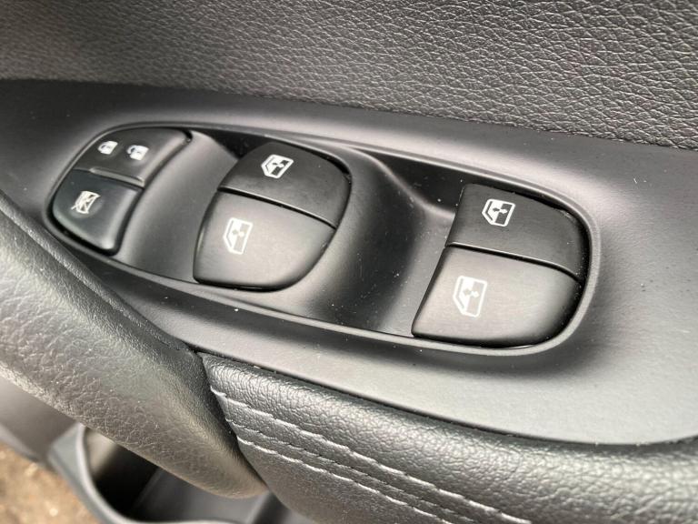 2019 Nissan Qashqai 1.3 DiG-T N-Connecta 5dr HATCHBACK PETROL Manual