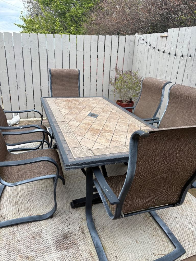 Costco Garden table & chairs 