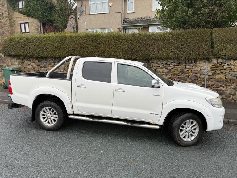 2012 TOYOTA HILUX INVINCIBLE DOUBLE CAB D/C 3.0 D4-D AUTO 4X4 WHITE 