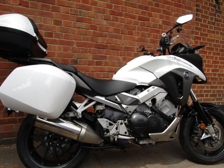 HONDA VFR 800 X CROSSRUNNER , FANTASTIC CONDITION ! PADS, TYRES * JUST SPENT £££